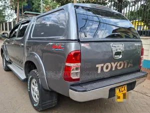 Toyota Hilux Double Cabin 2013 Silver
