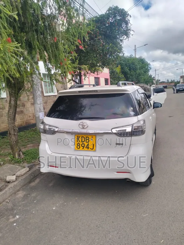 Toyota Wish 2013 Nyeupe - 1
