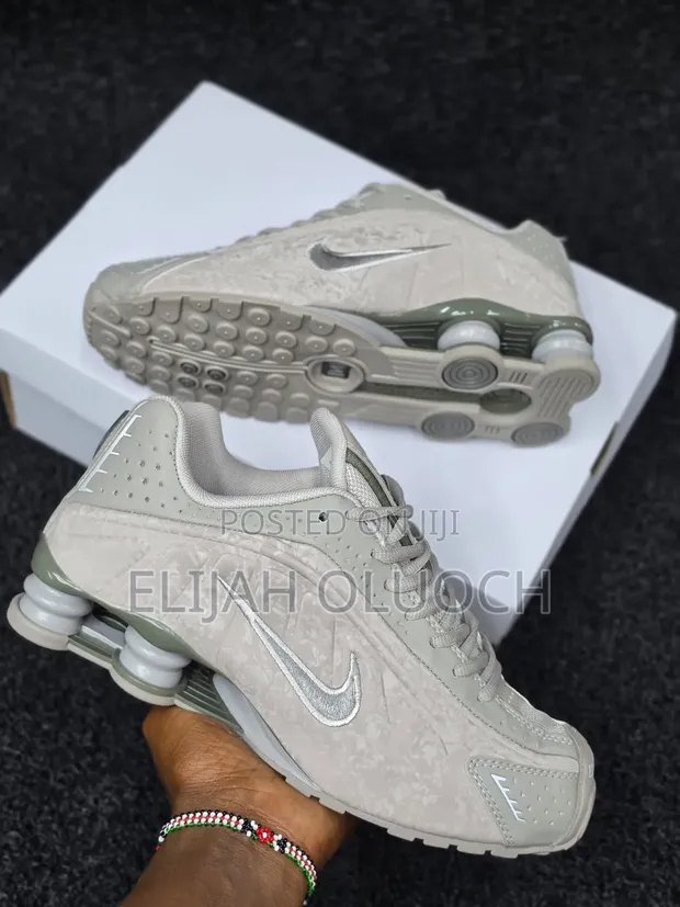 Nike Shox R4 "College Grey/Flat Pewter" Sneakers - 1