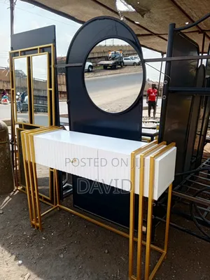 Console Table with Round Mirror