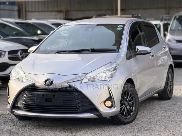 Toyota Vitz 1.3 FWD 5dr 2019 Silver - 1