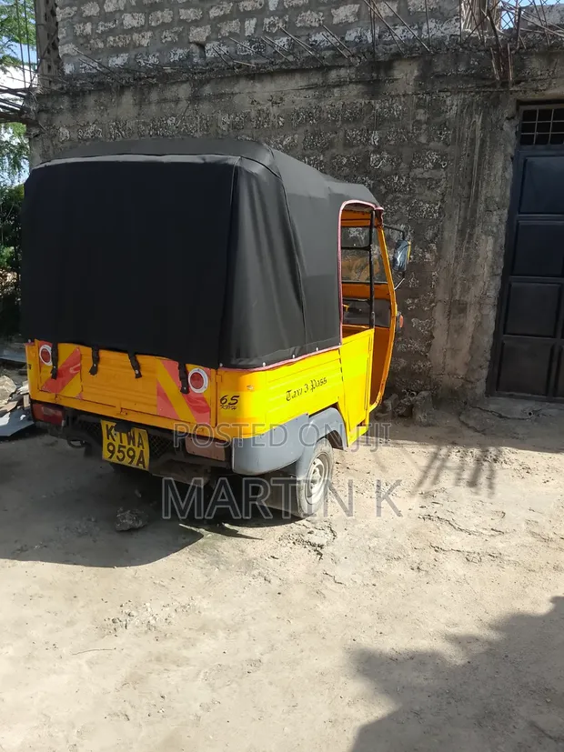 Piaggio 2011 Njano Three-Wheeler - 1