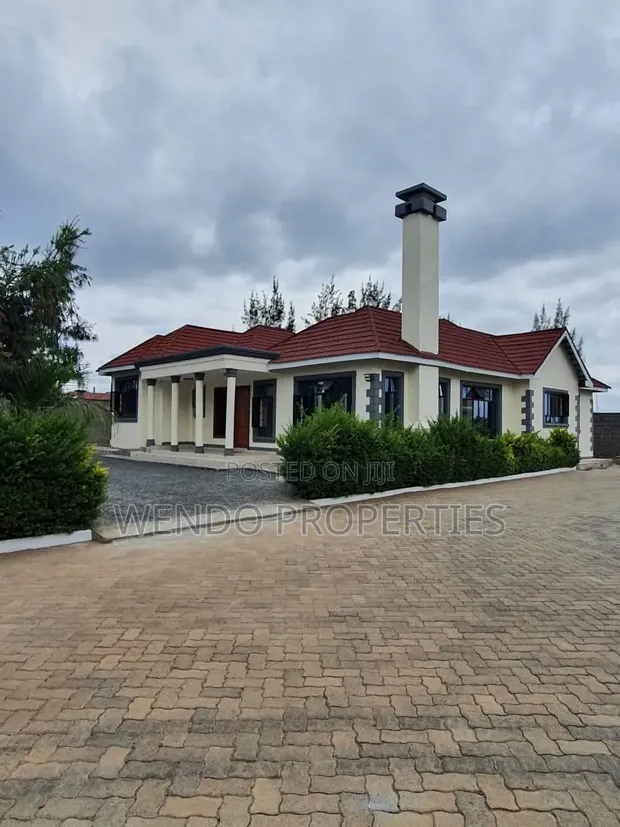 Bungalow ya Vyumba 4 vya Kulala kwa Kukodisha Karen C - 1
