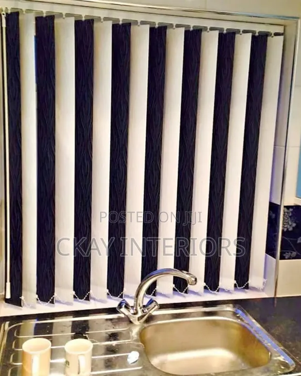 Vertical Blinds za Madirisha ya Ofisi - 1