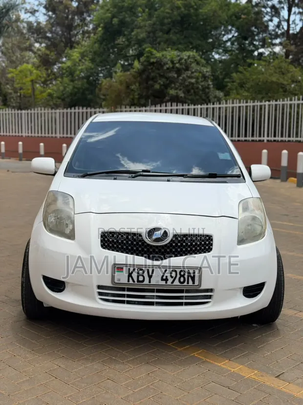 Toyota Vitz 2007 White - 1
