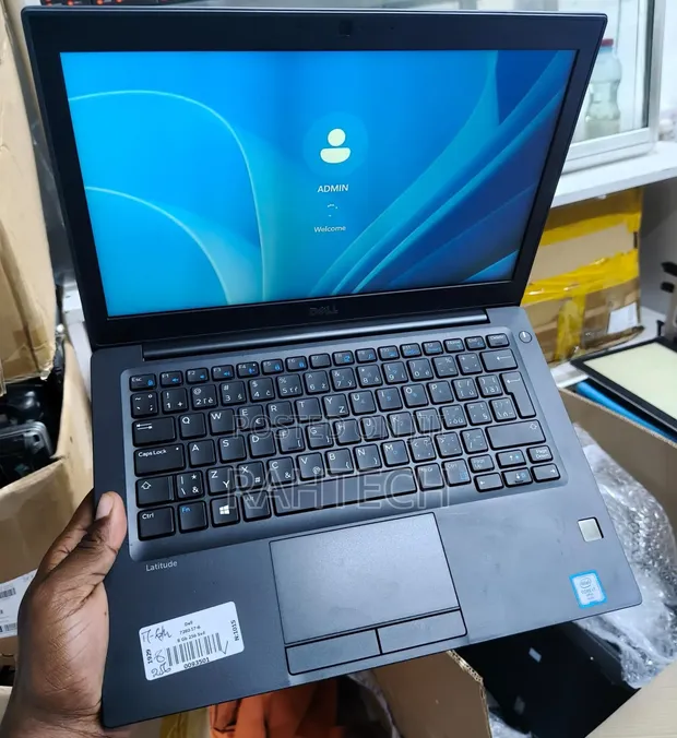 Dell Latitude 7280 Laptop: Intel Core i7, 8GB RAM, 256GB SSD - 1