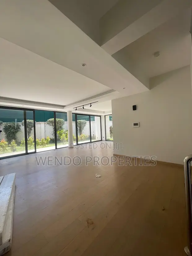 Luxurious 5-Bedroom Townhouse with DSQ in Lavington - 1