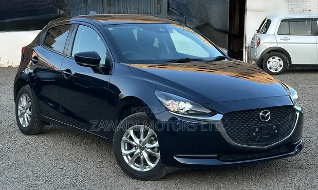 Mazda 2 2020 Nyeusi - 1