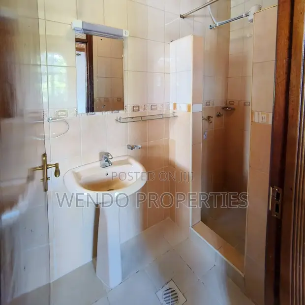 Nyumba ya Vyumba 5 Kukodishwa Muthangari, Lavington - 1