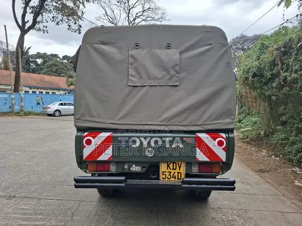 Toyota Land Cruiser Pickup 2018 Kijani - 1