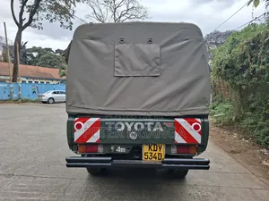 Toyota Land Cruiser Pickup 2018 Kijani
