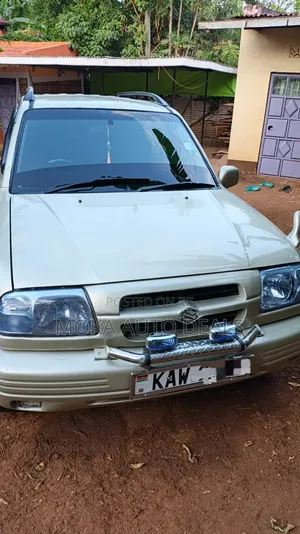 Suzuki Escudo 1999 Dhahabu