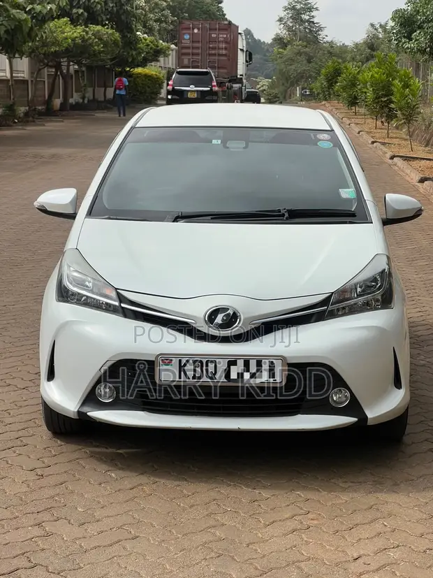 Toyota Vitz 1.3 FWD 5dr 2017 White - 1