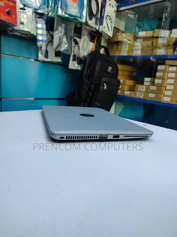 Laptop HP EliteBook 820 G3 - Core i5, 8GB RAM, 256GB SSD - 1