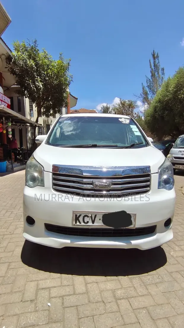 Toyota Noah 2012 Pearl - 1