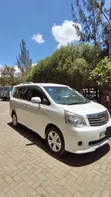 Toyota Noah 2012 Rangi ya Loti - 2