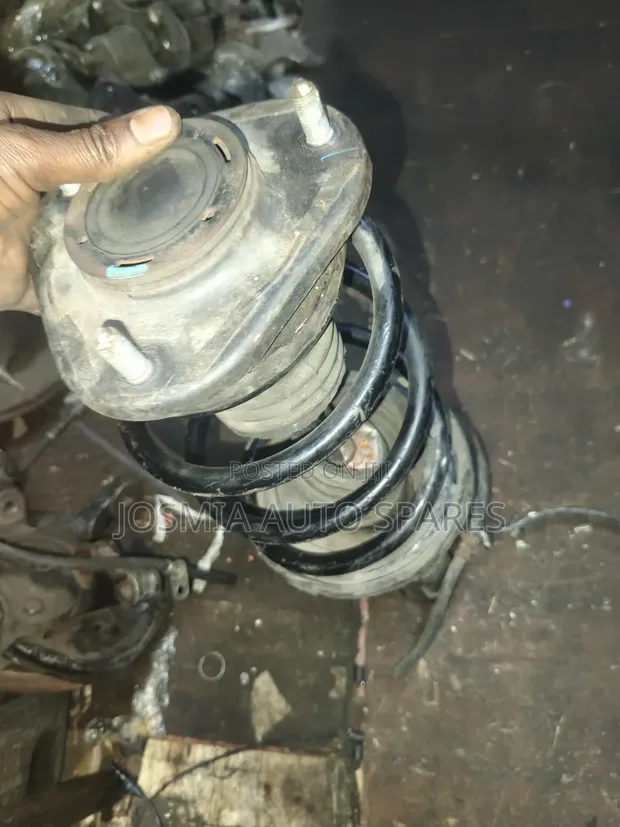 Toyota Isis Shock Absorber ya Mbele (Iliyotumika) - 1