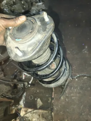 Toyota Isis Shock Absorber ya Mbele (Iliyotumika)
