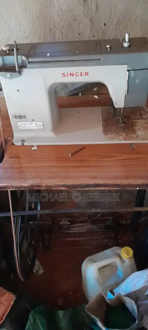 Singer 984 Electric Sewing Machine - As Good as New
