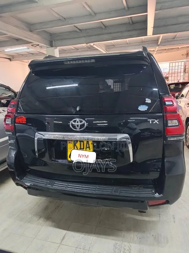 Toyota Land Cruiser Prado 2013 Black - 1