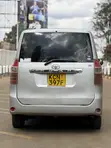 Toyota Noah 2010 Nyeupe - 1