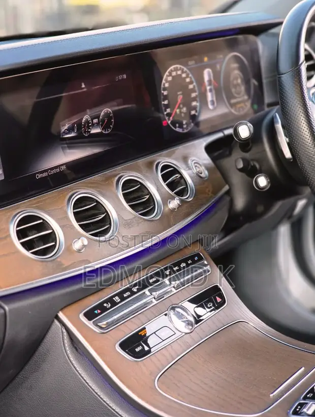 Mercedes-Benz E400 2018 Silver - 1
