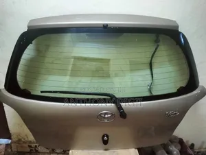Boot ya Toyota Vitz Kamili na Kioo cha Nyuma (2000-2006)