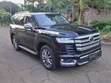 Toyota Land Cruiser LC300 2024 Nyeusi - 3