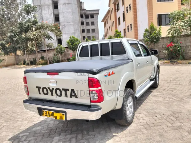 Toyota Hilux 2.5 Cab Pickup 2005 Grey - 1
