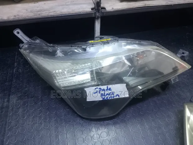 Toyota Spade 2015 Headlight - 1