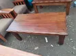 Meza ya Kahawa ya Mbao Imara ya Mstatili na Kingo za Wavy Scalloped - 1