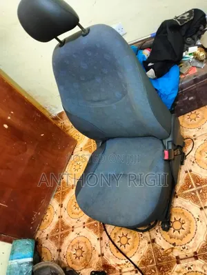 Kiti cha Mbele cha Kulia cha Toyota Vitz (XP10, 1999-2005)