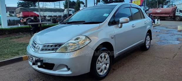 Nissan Tiida 2011 Nyeupe - 1