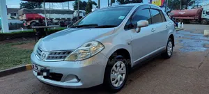 Nissan Tiida 2011 Nyeupe