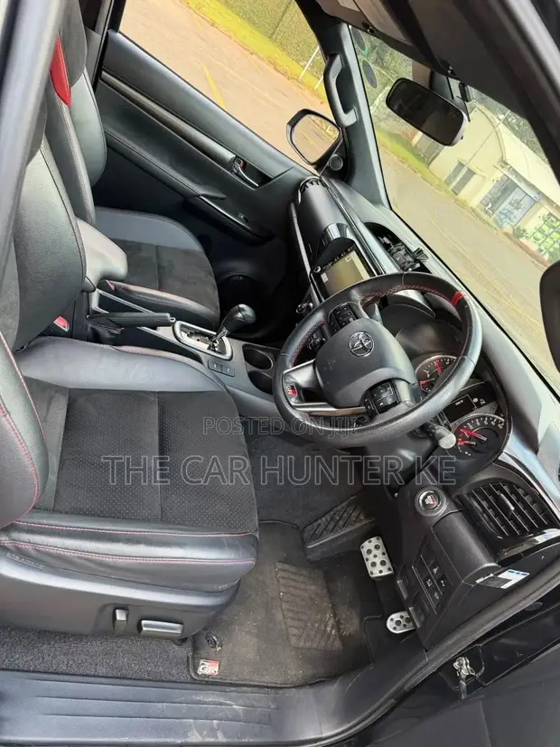 Toyota Hilux Revo Double Cab 2.4 Diesel AWD 2022 Nyeusi - 1