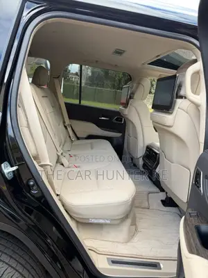 Toyota Land Cruiser LC300 2023 Nyeusi
