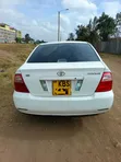 Toyota Corolla 2005 Nyeupe - 1