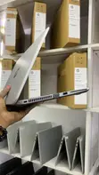 HP EliteBook 820 G3 Laptop: Intel Core i5, 8GB RAM, 256GB SSD - 2