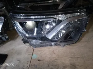 Taa za Mbele za Toyota RAV4 2018 (Non-Xenon)
