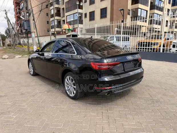 Audi A4 2017 Nyeusi - 1