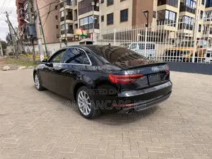 Audi A4 2017 Nyeusi