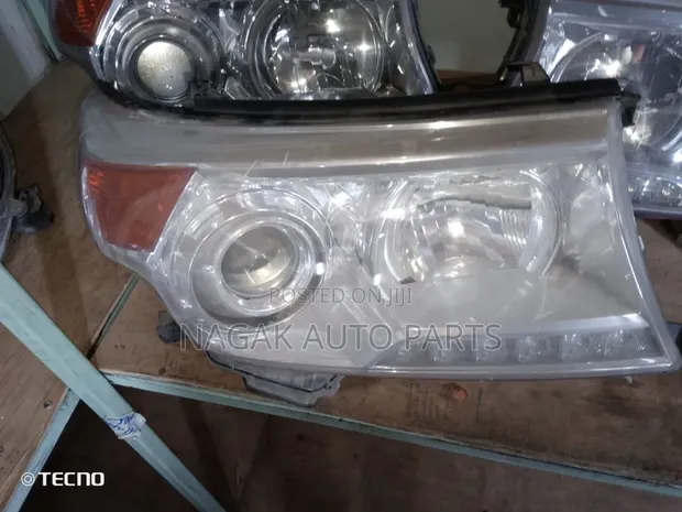 Toyota Land Cruiser V8 2013 Xenon Headlight - 1