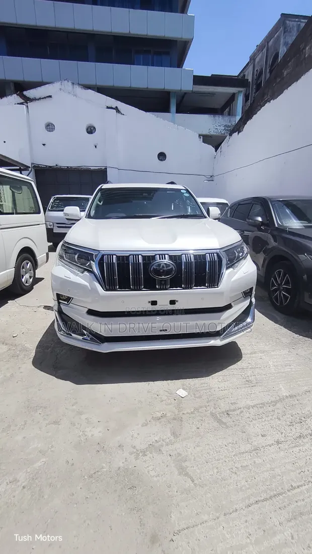 Toyota Land Cruiser Prado 2018 White - 1