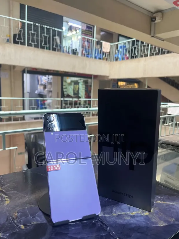 New Samsung Galaxy Z Flip4 512GB Purple - 1