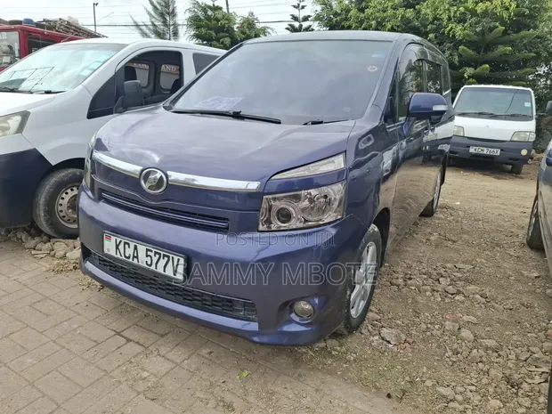 Toyota Voxy Z 2WD 8-Seater 2008 - 1