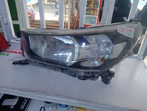 Taa ya Mbele ya Toyota Revo 2020