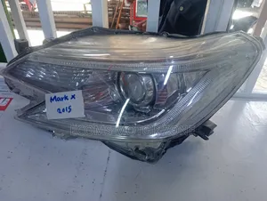 Taa ya Mbele Toyota Mark X 2015