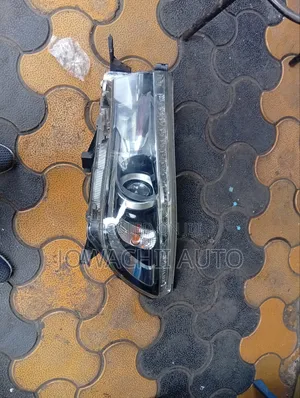 Vituvi vya Mwangaza vya Toyota Hilux Revo (Vitumika)