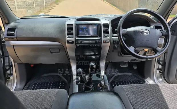 Toyota Land Cruiser Prado 2004 Silver - 1