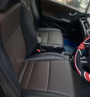 Honda Fit 5 Seater Hybrid kwa Kukodi
